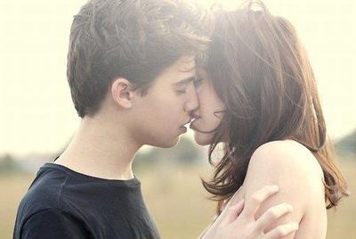 為什么接吻時(shí)會(huì)主動(dòng)閉上眼睛