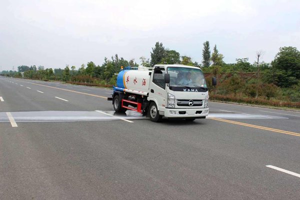 為什么灑水車一直播放蘭花草這首歌