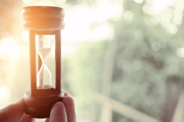 荏苒怎么讀拼音是什么,荏苒的意思是什么,時(shí)光荏苒是什么意思