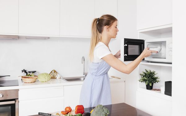 為什么微波爐不能加熱雞蛋和金屬,微波爐不能加熱雞蛋和金屬的原因