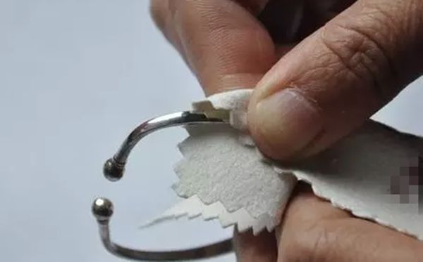 怎樣處理發(fā)黑的銀飾？