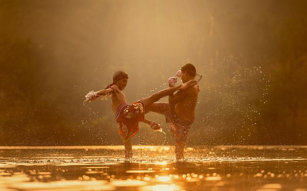 為什么投降的時(shí)候要舉白旗,舉白旗投降是什么意思