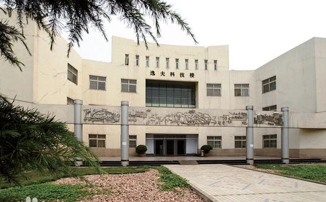 河南省實驗中學(xué)簡介概況（建校歷史、地址、師資、校訓(xùn)、環(huán)境）