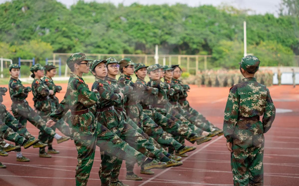 初中軍訓(xùn)幾天結(jié)束,新初一開學(xué)軍訓(xùn)一般多長時(shí)間